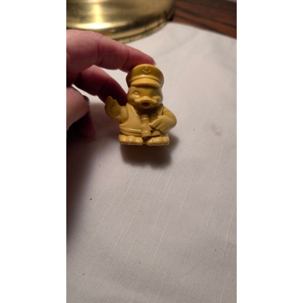 Vintage 80s Cap'n Crunch Sailor Duck Cereal Prize - Picture 6 of 10